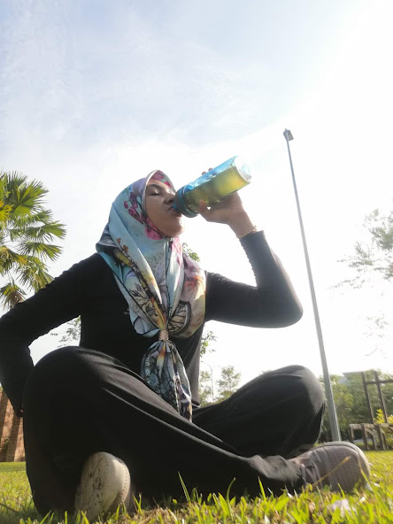 cuaca panas minum air hidrasi elak strok haba